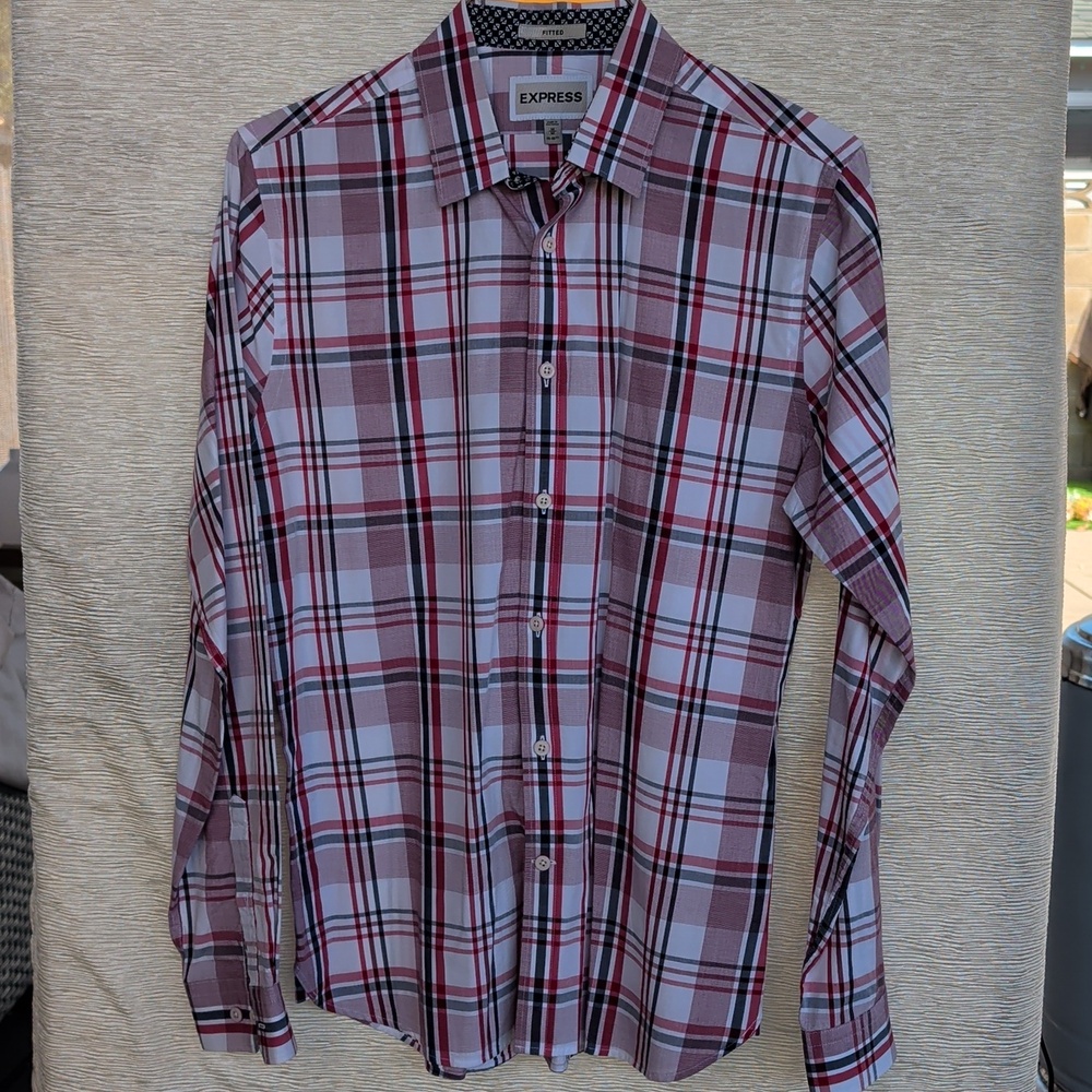 NWOT Express Fitted Men's dress‎ shirt, Medium Size